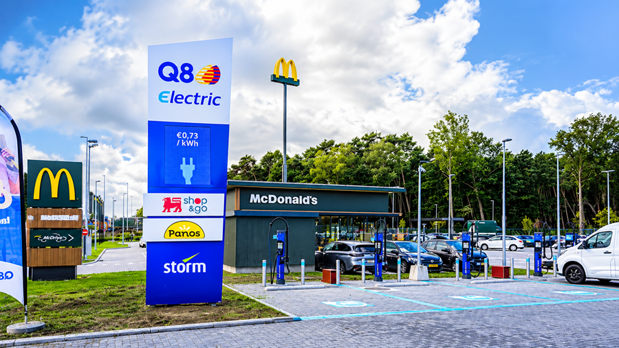 Q8 et Storm inaugurent la première station de recharge rapide à service complet de Flandre à Stekene